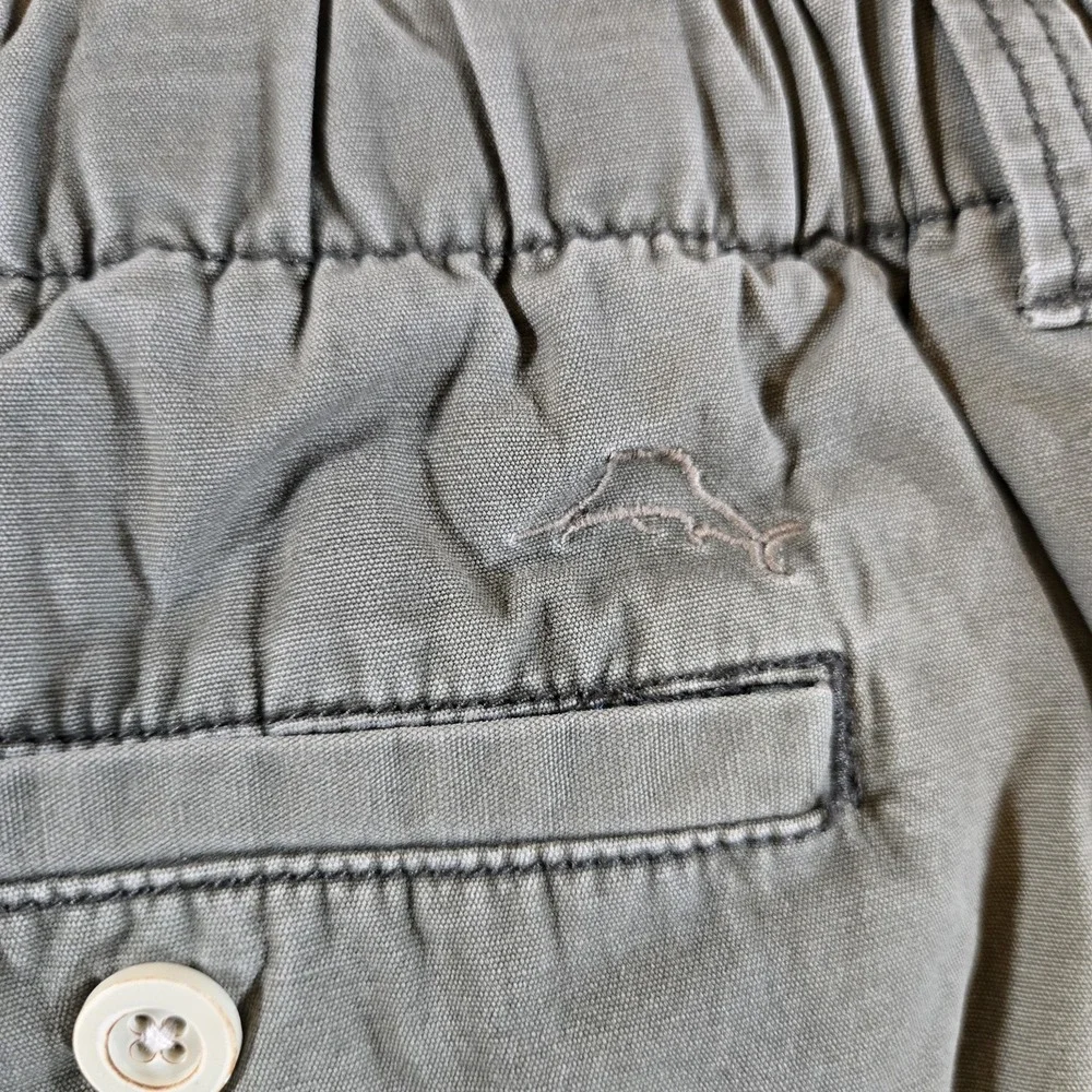 Tommy Bahama Mens XL Olive Green Cargo Shorts Elastic Waist Cotton Casual